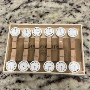 New. Bundle of memo clips.